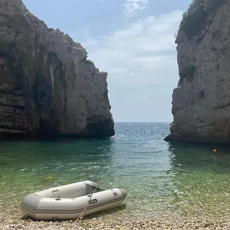 Holiday Stiniva