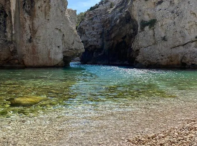 Stiniva Nyaraló Vis