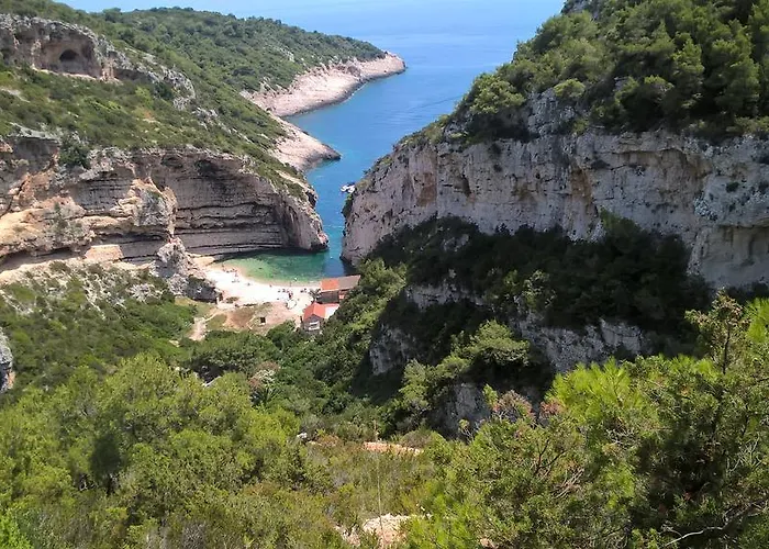 Stiniva Nyaraló Vis